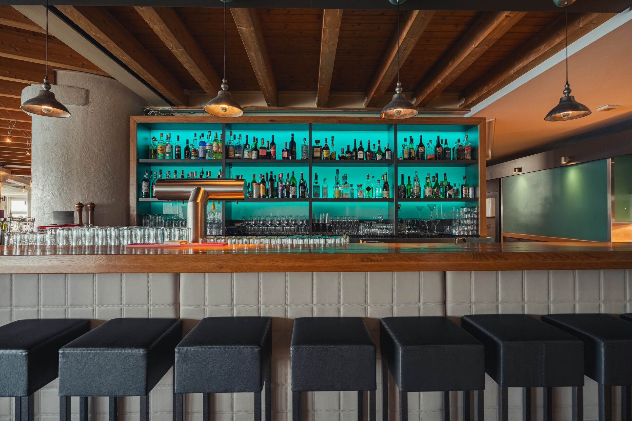 Theke Restaurant 3
